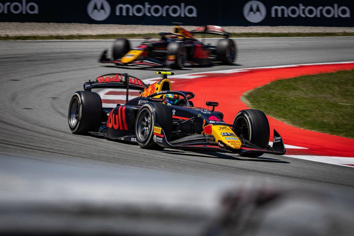 红牛车队翻盘威廉姆斯，维斯塔潘点燃赛场的简单介绍