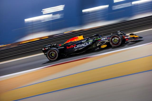 红牛车队完胜索伯车队,塞恩斯惊艳四座 红牛车队完胜索伯车队,塞恩斯惊艳四座