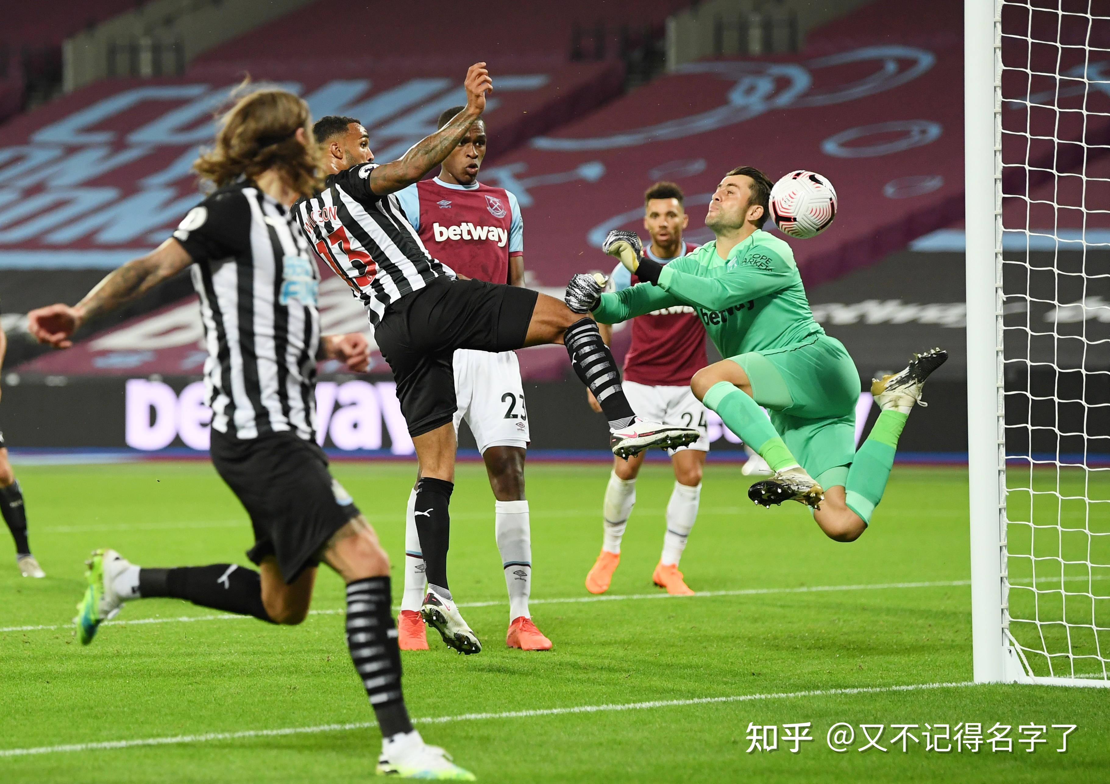 梅赛德斯绝杀威廉姆斯,汉密尔顿关键制胜 梅赛德斯绝杀威廉姆斯,汉密尔顿关键制胜