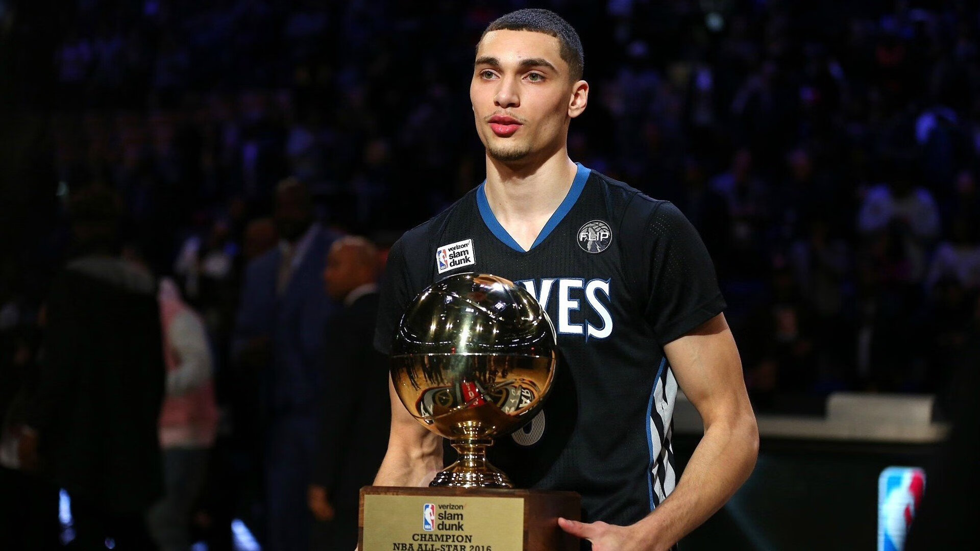 开云体育平台APP-战神归来！奥运周期关键战之夜，克莱全程高能输出