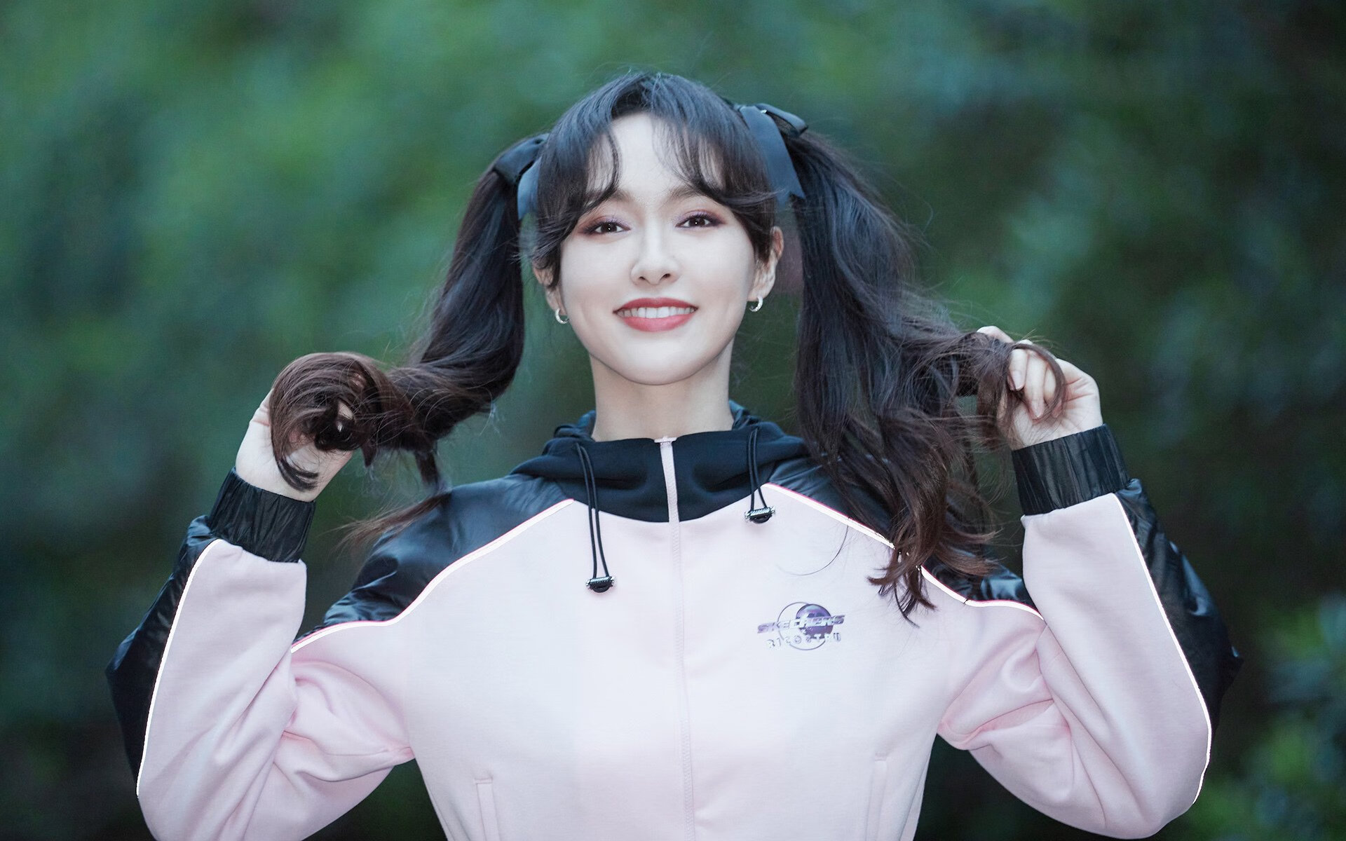 双星映照胜利之路，库里三分如炬燃战意，火箭末节破局克爵士