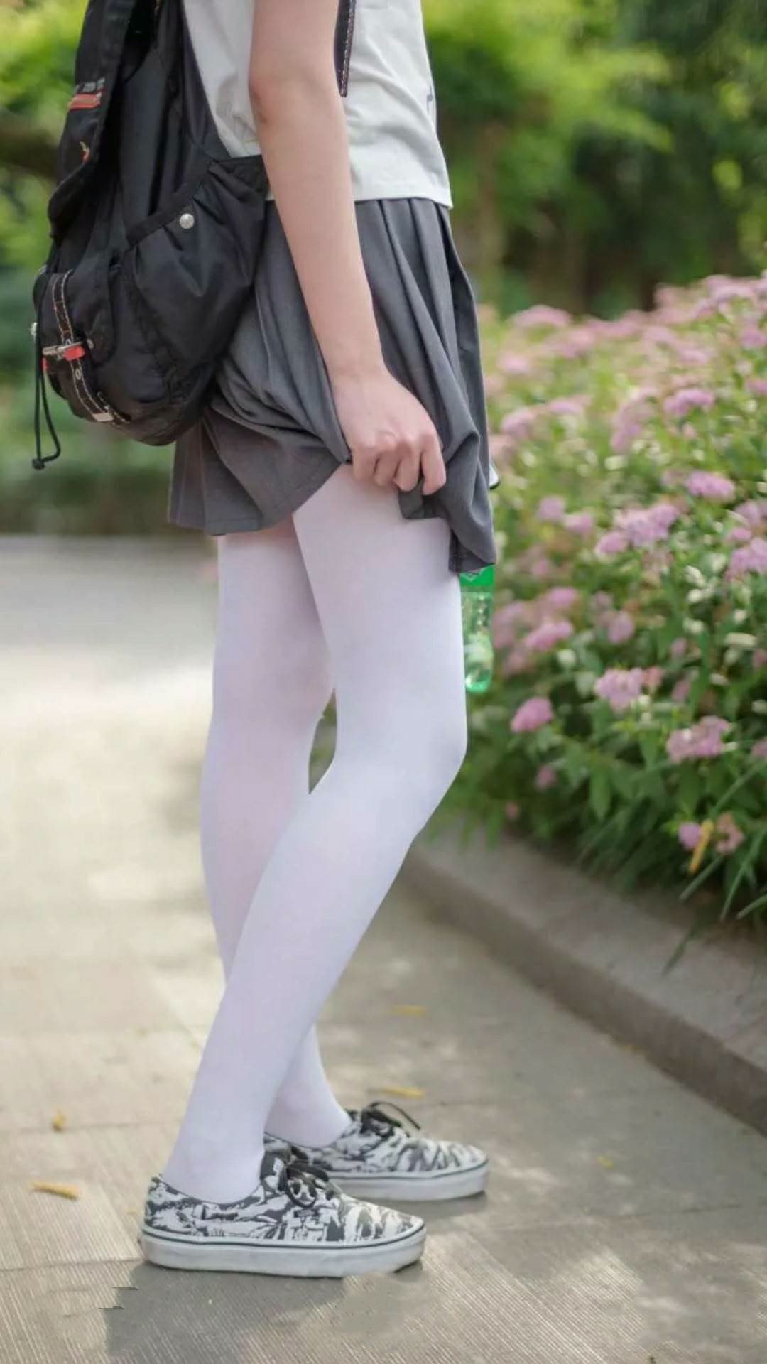 绿茵与硬木，国家德比的战术博弈与鹈鹕的闪电战